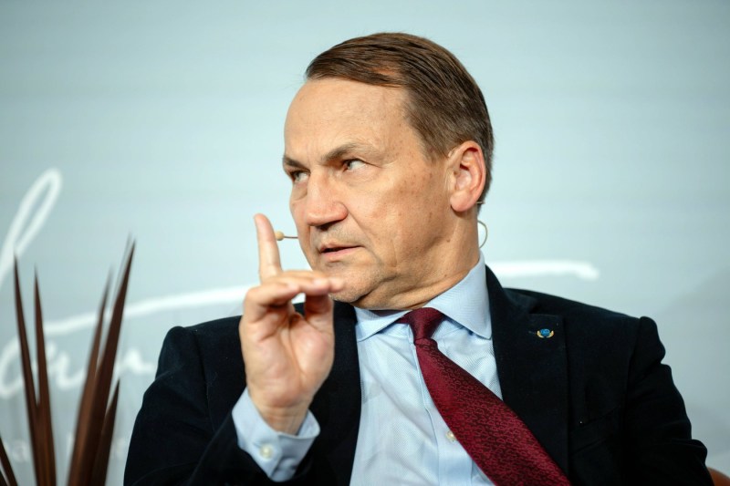Varșovia reacționează față de deteriorarea unui cimitir militar polonez din Rusia. „O încercare de influențare a alegerilor prezidențiale din Polonia”
