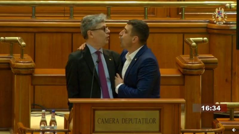 VIDEO Fostul ministru, agresat de George Simion în Parlament, avertizează: „Mi-e teamă pentru țara noastră”