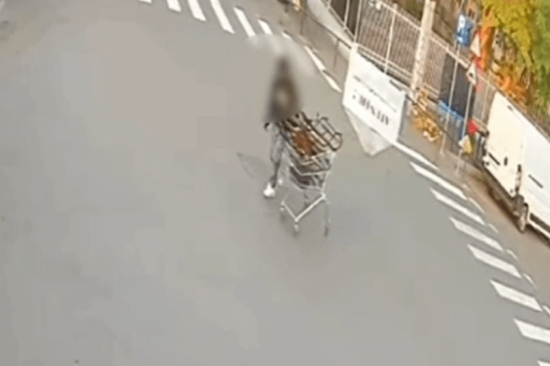 VIDEO: Incidentul în care un tânăr a sustras scaune de pe terasa unui magazin din București - Bărbatul reținut preventiv