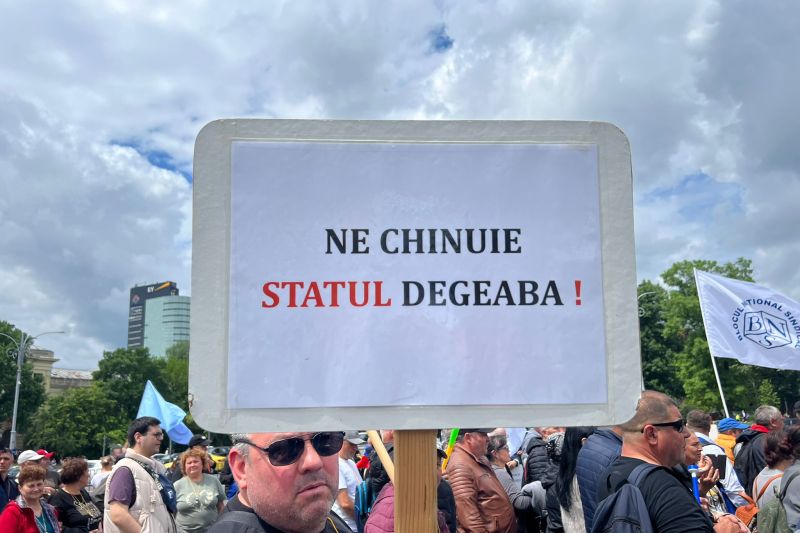 VIDEO Protest în Piața Victoriei. Angajații celui mai mare șantier naval din România solicită sprijinul Guvernului. „Promisiunile nu mai ajung”