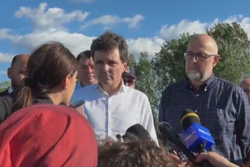 VIDEO Răspunsul lui Nicușor Dan privind vizita sa tardivă în zonele afectate de inundații din Covasna, sprijinit de peste 80% din populație