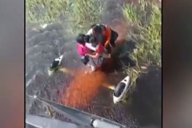 VIDEO Supraviețuire miraculoasă în Amazon. Cinci persoane, blocate 36 de ore în mlaștină înconjurate de crocodili după o aterizare de urgență.