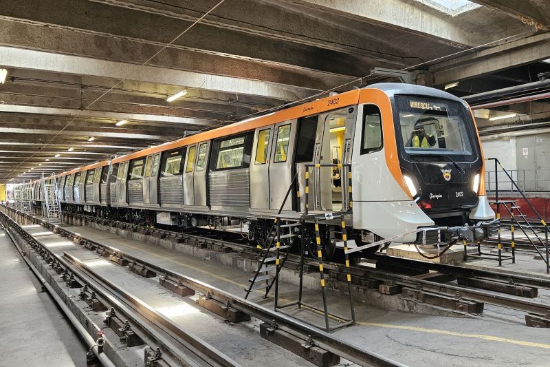 VIDEO Trenurile de metrou Metropolis aduse din Brazilia încep testele pe Magistrala 5 în timpul nopții. Câte unități au sosit în România din cele 13 planificate