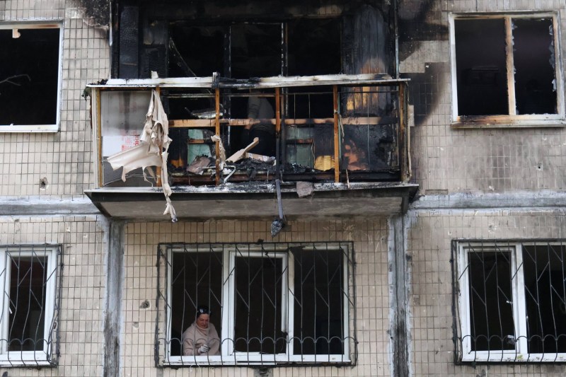 VIDEO: Un regizor american denunță o „iresponsabilitate” după ce a fost rănit de un balcon prăbușit în centrul Kievului