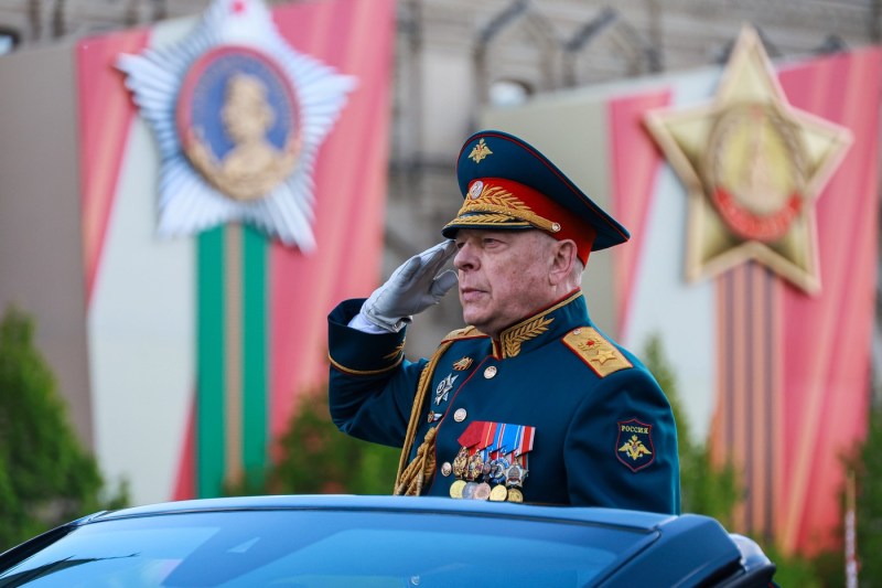 Vladimir Putin îl înlocuiește pe liderul Forțelor Terestre ale armatei ruse
