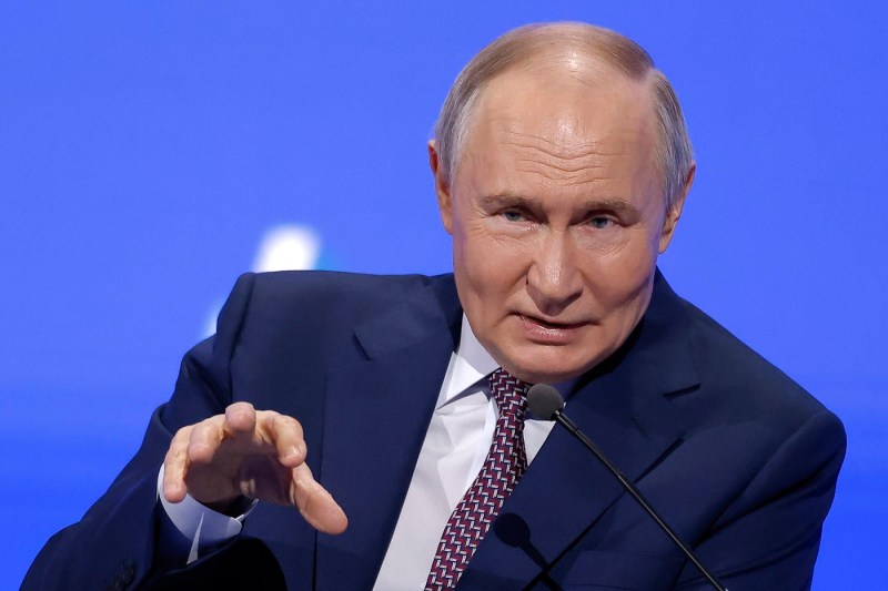 Vladimir Putin susține că foști militari francezi se alătură forțelor ruse în Ucraina, într-o unitate denumită „Normandia-Niemen”