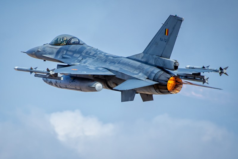 Zboruri supersonice cu avioane F-16 Fighting Falcon: Antrenamentele MApN pe întreg teritoriul României