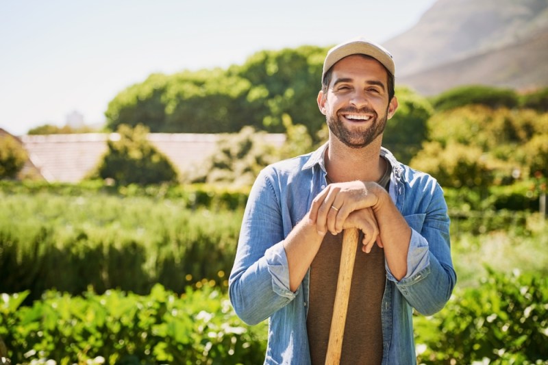 4 beneficii dovedite ale grădinăritului asupra sănătății mentale și afecțiunilor tratate prin terapia horticolă