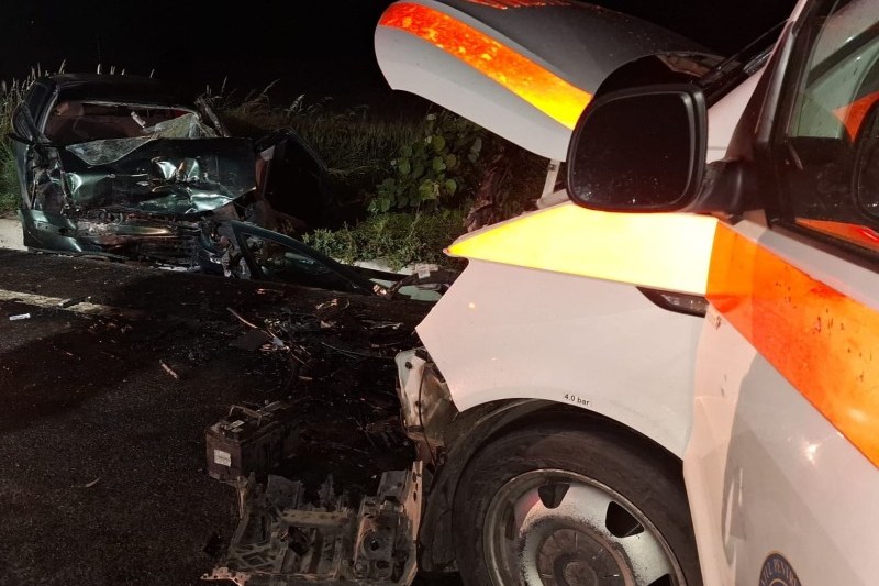 Accident grav în județul Botoșani cu implicarea unei ambulanțe: Doi tineri și-au pierdut viața, iar patru persoane au fost rănite