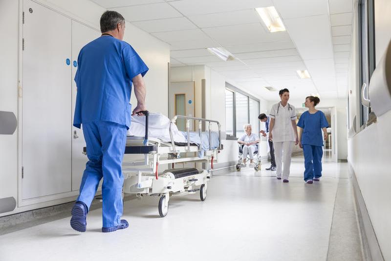Agenția Națională a Medicamentului asigură că există suficiente stocuri de ser fiziologic, în ciuda plângerilor din partea unor spitale