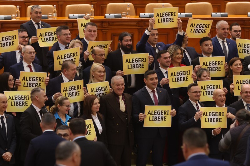 AUR, POT și SOS contestă la Curtea Constituțională legea ce întărește pedepsele pentru fascism, legionarism, rasism și xenofobie
