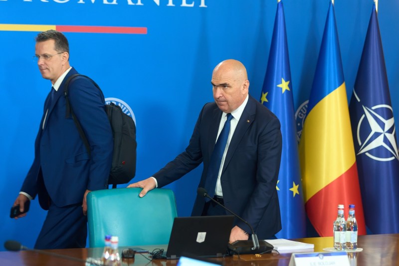 Banii toxici nu se reduc, dar Guvernul Bolojan apelează la solidaritatea elevilor și studenților. O întrebare pentru președintele Nicușor Dan și pentru premier