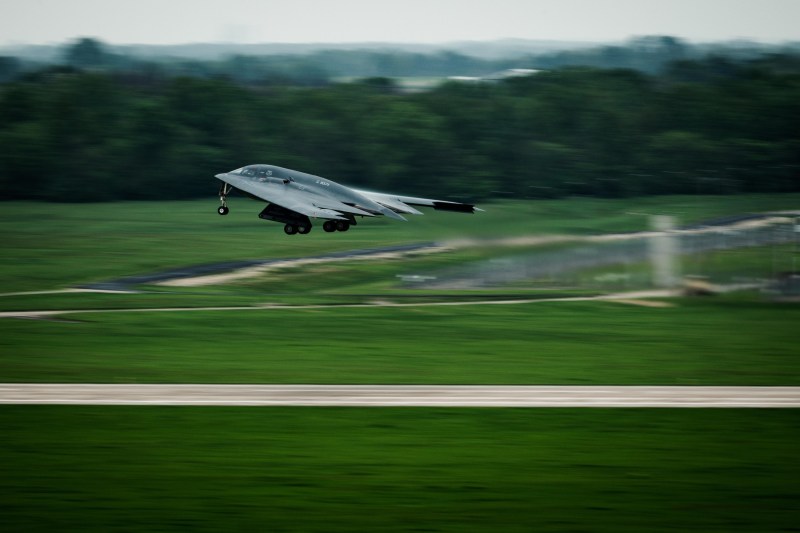 Bombardierul B-2 Spirit al SUA: Aeronava invizibilă de 2 miliarde de dolari