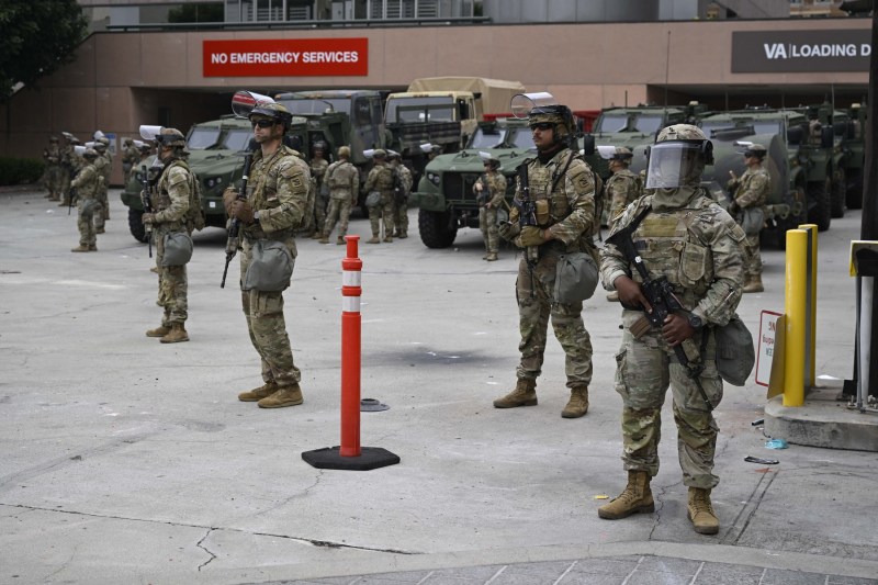 Ce reprezintă Garda Națională a SUA și motivele de îngrijorare privind desfășurarea acesteia în Los Angeles de către președintele Trump?