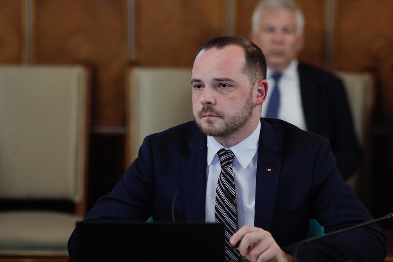 Cine este Alexandru Rogobete, propus pentru funcția de ministru al Sănătății: medic ATI care a suspendat rezidențiatul pentru a intra în politică