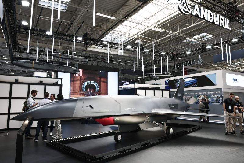Cine este Anduril, compania ce a atins o evaluare de 30 miliarde dolari prin inovații în drone și motoare de rachetă, utilizând tehnologiile AI. Care sunt planurile pentru Europa?