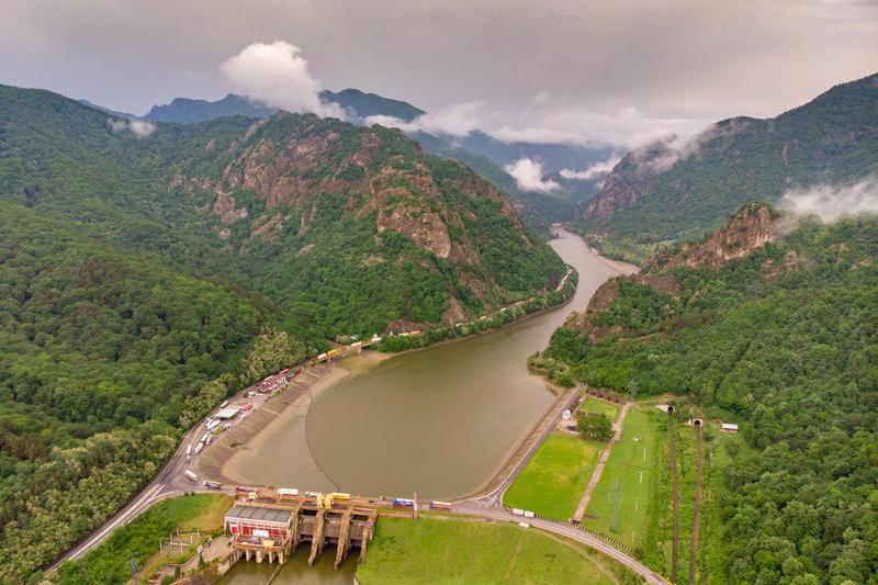 Circulația pe Valea Oltului afectată: Restricții din cauza lucrărilor de consolidare a versanților