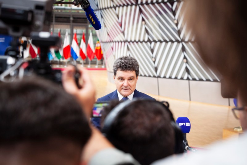 CORESPONDENȚĂ din Bruxelles: Răspunsul lui Nicușor Dan, fost olimpic la matematică, referitor la tăierea burselor pentru olimpici