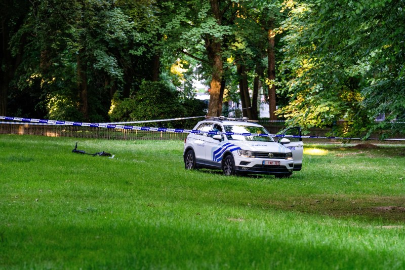 Critici dure în Belgia după ce un băiat de 12 ani pe trotinetă a murit în urma unei coliziuni cu o mașină de poliție care îl urmărise prin Bruxelles: „Un copil nu este un adult”