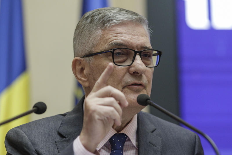 Daniel Dăianu, Președintele Consiliului Fiscal: „Reducerea cheltuielilor nu duce la evitarea recesiunii” / „Este necesar ca PSD să participe la guvernare”