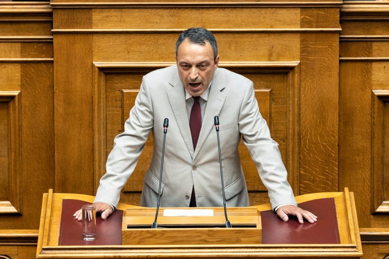 Decizie istorică a justiției: Trei parlamentari greci își pierd mandatele