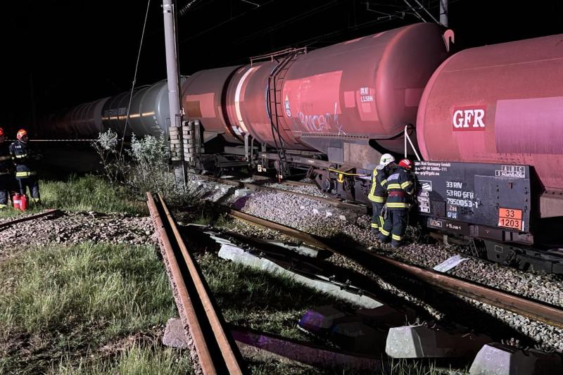 Deraierea unui tren încărcat cu benzină în județul Teleorman: Locomotiva și două vagoane afectate