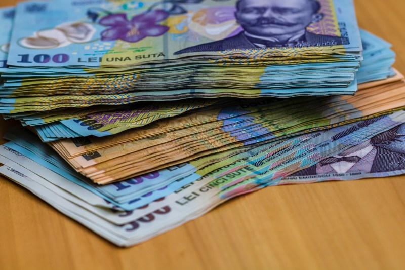 Deși am depășit un pericol, ne confruntăm cu unul nou, la fel de semnificativ, afirmă analiștii din domeniul financiar-bancar. Ce perspective avem pentru inflație, curs valutar și prețuri pe piața imobiliară?
