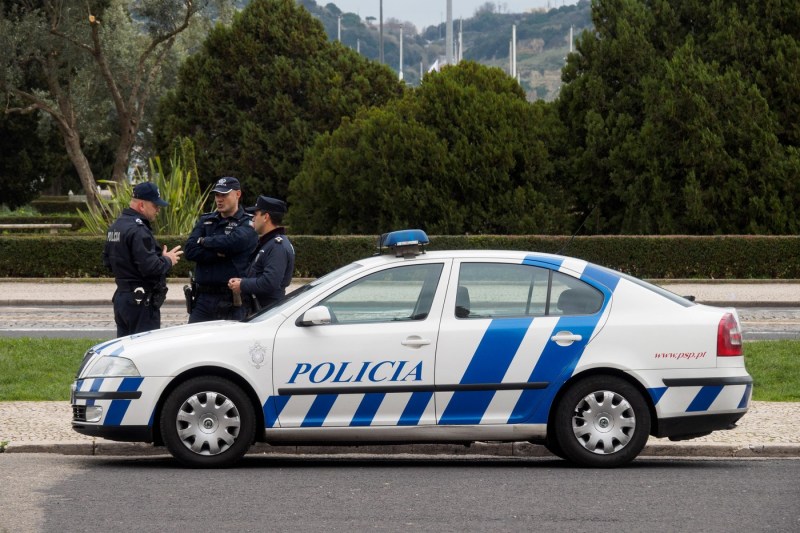 Destructurarea unei grupări extremiste armate în Portugalia. În rândul celor reținuți se numără un ofițer de politie