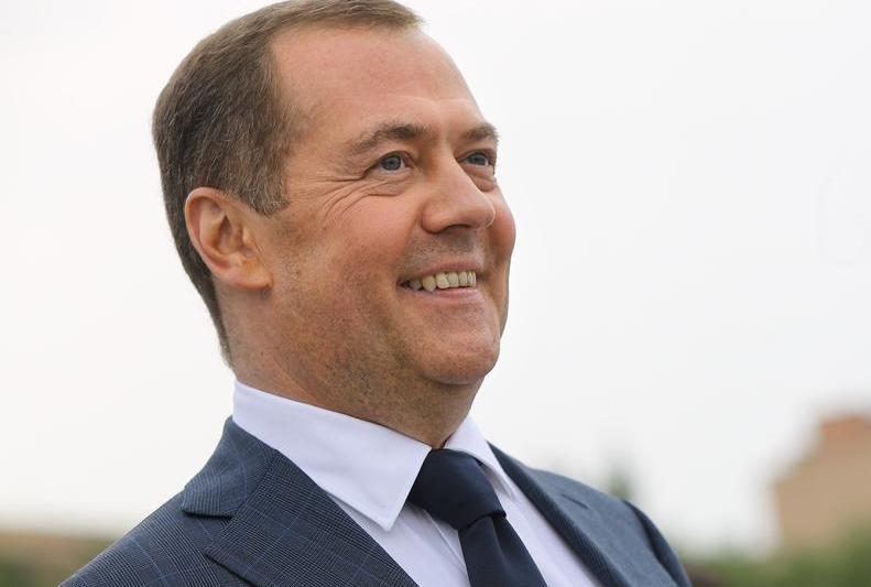 Dmitri Medvedev se oferă să intervină în disputa dintre Trump și Musk, cerând o „compensație rezonabilă”