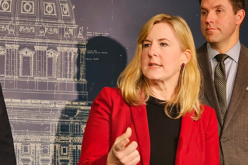 Doi legislatori din Minnesota și partenerii lor, împușcați în locuințe. O fostă președintă a Camerei statale a Reprezentanților și soțul ei au decedat.