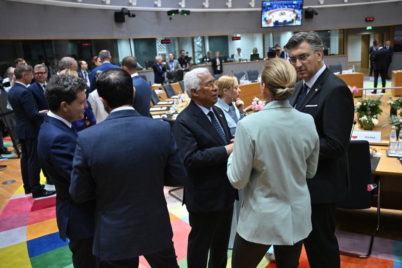 După succesul lui Trump la summitul NATO, cât de departe va merge UE pentru o pace comercială cu SUA? Atenția se îndreaptă către „șvaițerul elvețian”