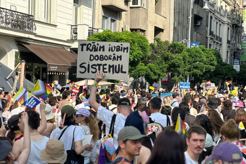 FOTO Marșul Bucharest Pride, participare record. „Agresivitatea a crescut. Dar și prezența noastră” / Ce spun participanții despre schimbările survenite