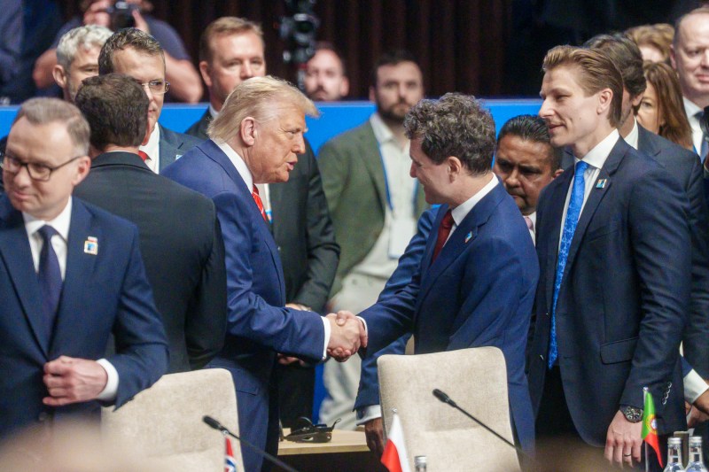 FOTO Nicușor Dan îl întâlnește pe Donald Trump la summitul NATO de la Haga