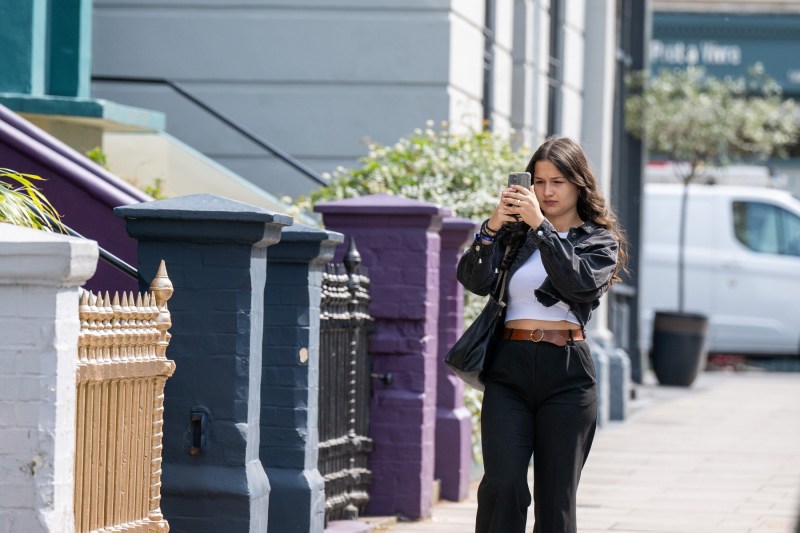 FOTO Soluția inedită adoptată de un cartier renumit din Londra pentru a descuraja turiștii: „Se comportă ca niște oi”