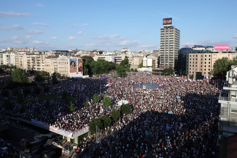 FOTO/VIDEO Protest masiv în Belgrad: „Instituțiile sunt uzurpate și corupția este înfloritoare”