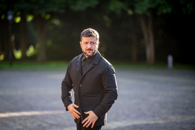 FOTO Zelenski adoptă o ținută mai formală înainte de întâlnirea cu Trump la summitul NATO