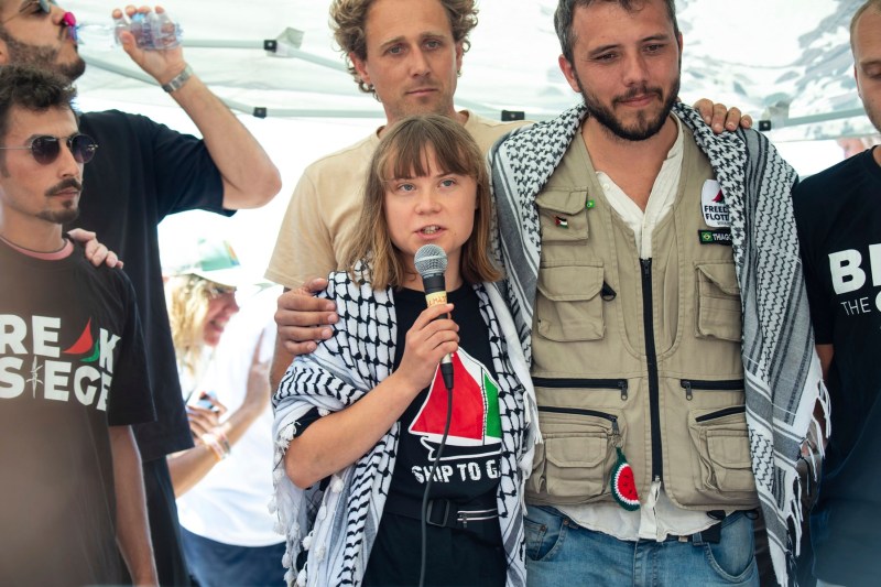 Greta Thunberg dezvăluie într-un mesaj video că a fost capturată în ape internaționale, în drum spre Fâșia Gaza