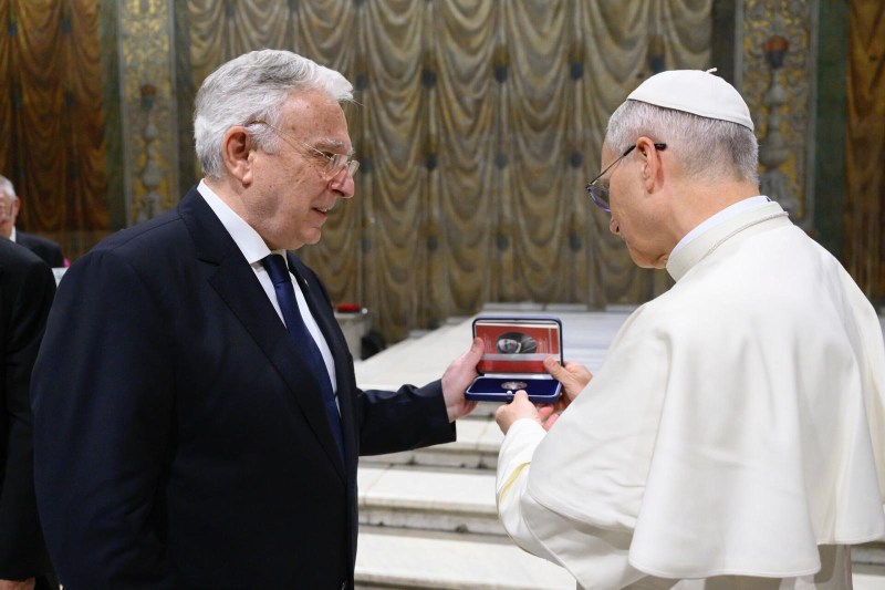 Guvernatorul BNR, Mugur Isărescu, s-a întâlnit cu Papa Leon al XIV-lea