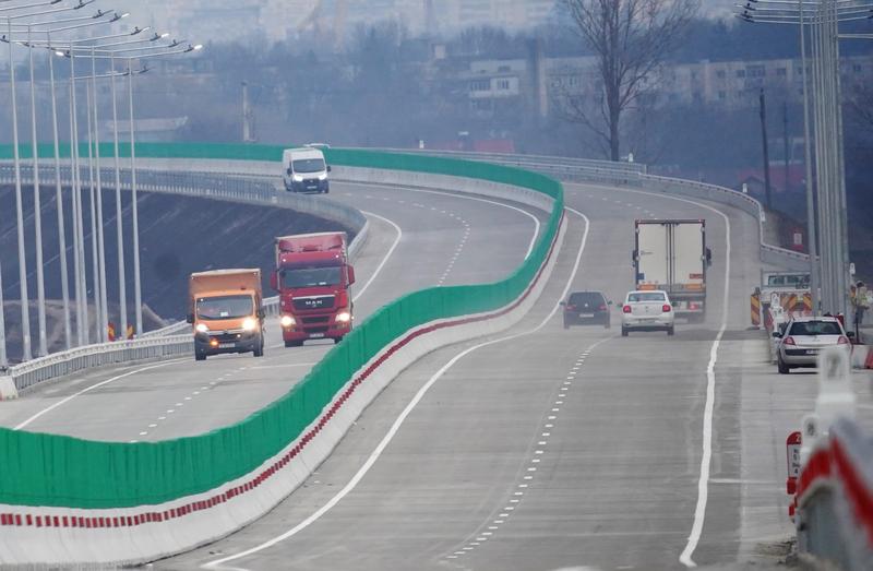 Guvernul pregătește o majorare a costului rovinietei începând cu 1 ianuarie 2026: „Este posibil să fie ajustate taxele de transport la nivelul Bulgariei sau Ungariei” / Prețul ce ar putea fi stabilit pentru taxa de drum