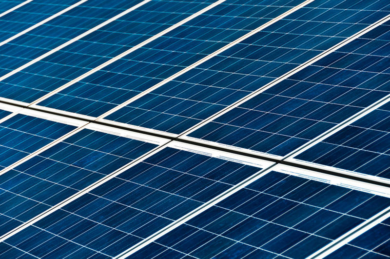 Hidroelectrica a semnat un contract cu o firmă din Tulcea pentru instalarea panourilor fotovoltaice pe lacuri