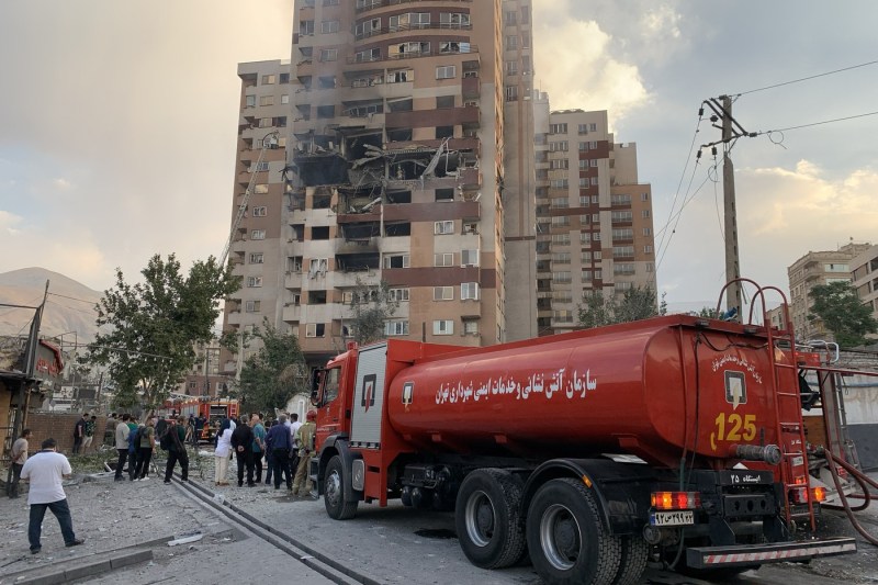 IMAGINI Din Teheranul afectat de atacurile Israelului. Clădiri distruse și în flăcări