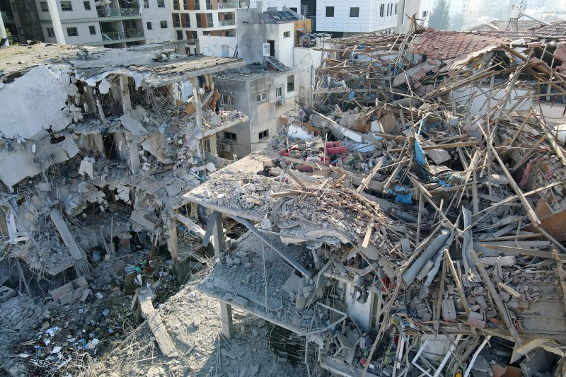 Imaginile devastării. Cum arată Israelul după atacurile cu rachete din partea Iranului
