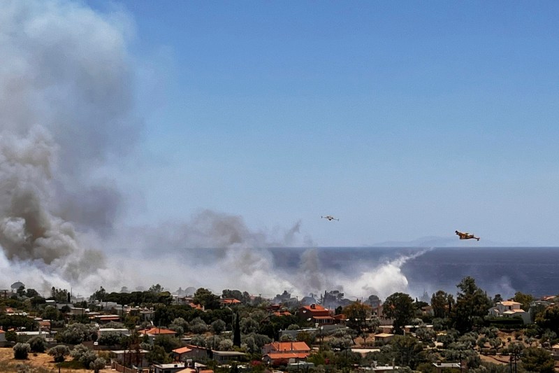 Incendii de vegetație în Grecia, evacuare ordonată în apropierea Atenei