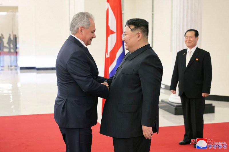 Întâlnire importantă între un oficial rus și Kim Jong Un: Serghei Șoigu vizitează Phenian