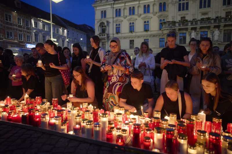Investigațiile poliției în cazul atacului armat din Graz / Întrebările care macină opinia publică austriacă după tragedia cu 11 victime