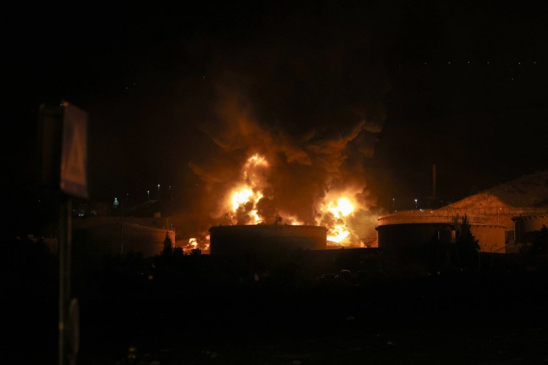 Israel își extinde atacurile asupra Iranului, iar Teheranul avertizează în legătură cu ajutoarele militare pentru Tel Aviv