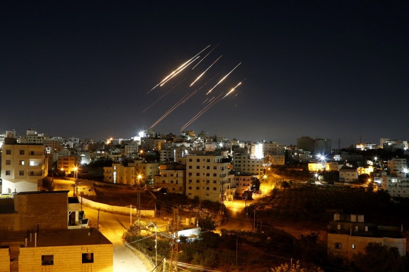 LIVE Escalarea conflictului: Israelul lansează atacuri asupra industriei petroliere iraniene. Patru victime, inclusiv un copil de 10 ani, în centrul Israelului, după ce Iranul a tras peste 100 de rachete.