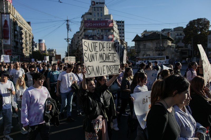 Manifestare pentru securitatea femeilor, marți, în București, după incidentul din Cosmopolis. „Al 25-lea caz de femicid în ultimele cinci luni” / „Violența împotriva femeilor, insuficient sancționată”