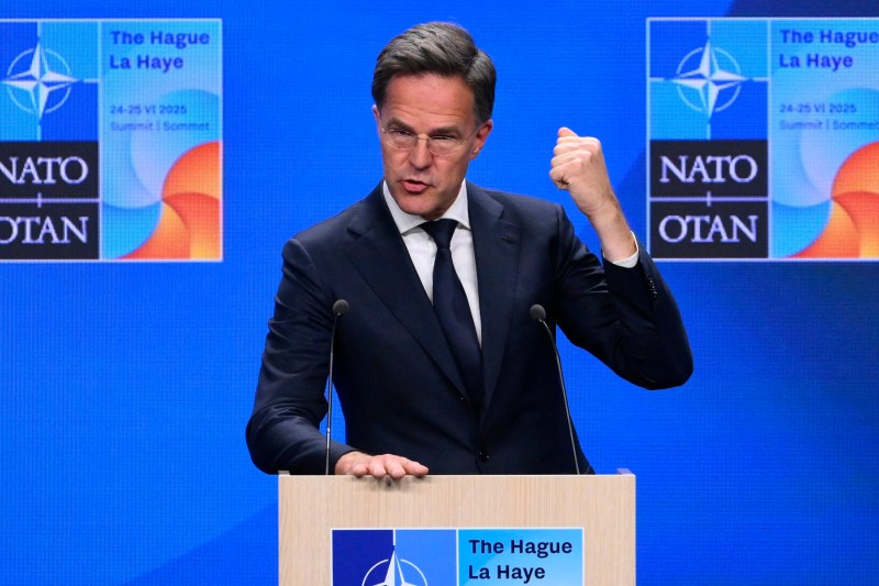 Mark Rutte, ferm: Iranul nu trebuie să dezvolte arme nucleare / Liderul NATO nu consideră atacurile SUA ca fiind o încălcare a dreptului internațional
