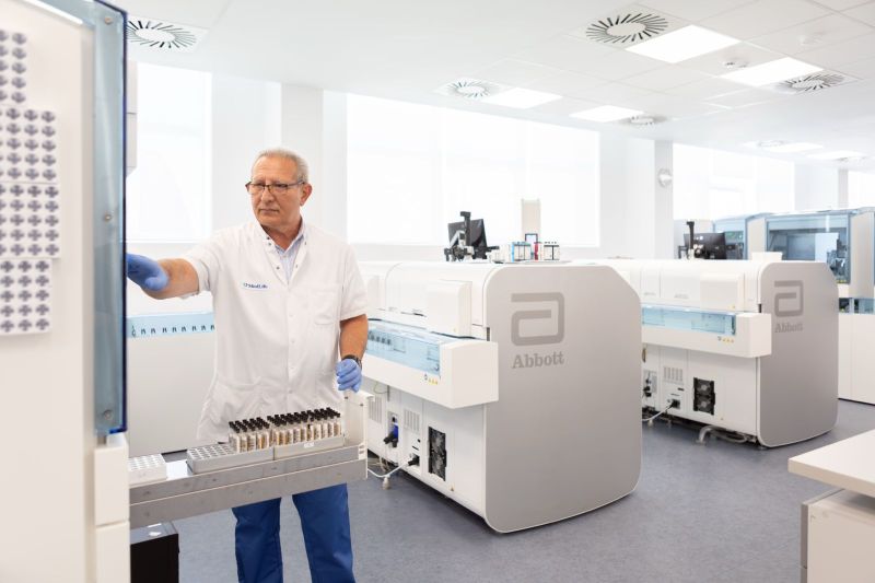 MedLife a deschis primul laborator complet automatizat din Brașov – un nou standard de excelență în medicina de laborator regională